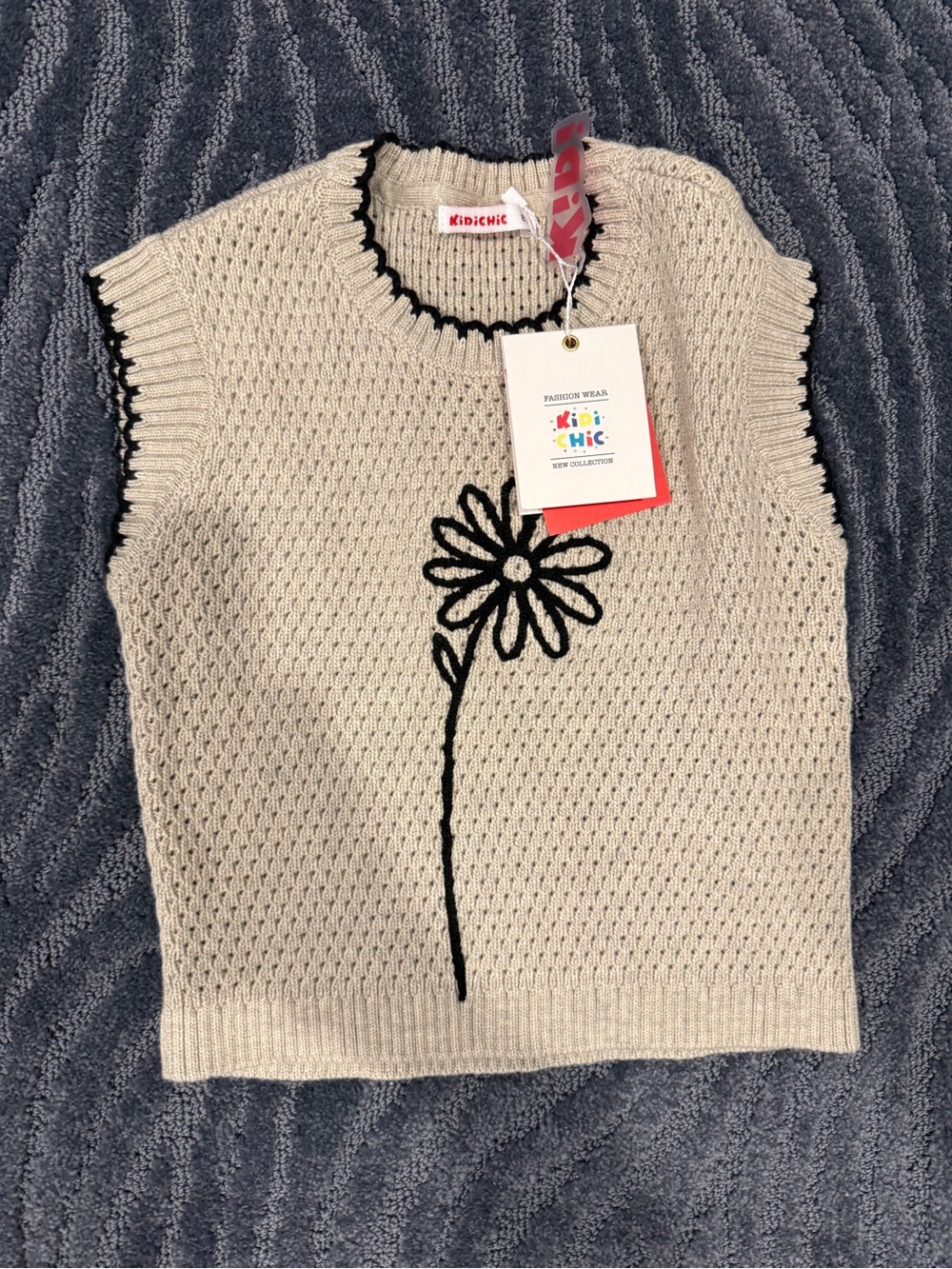 NWT Girls knit vest with flower on it